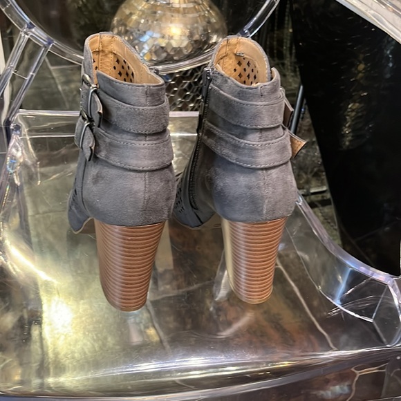 Gorgeous boots - Picture 3 of 4